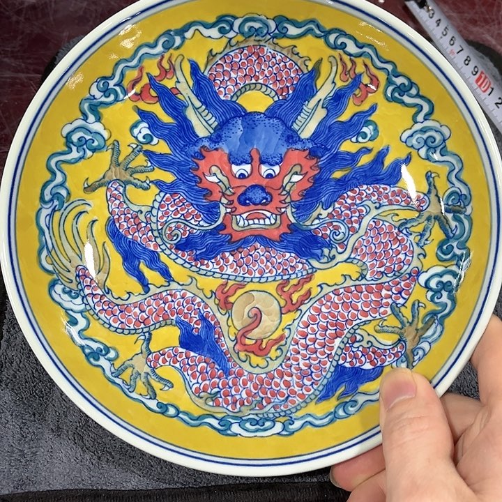 瓷片////直径20厘米。 绿。 