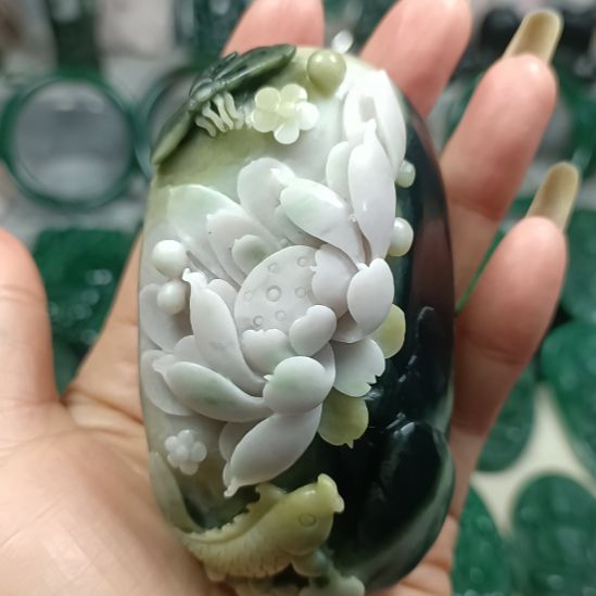 独山玉未镶嵌把玩