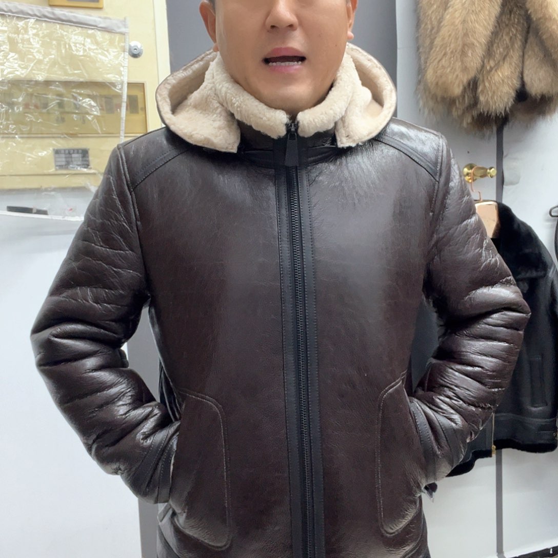 酱棕色帽款皮毛一体