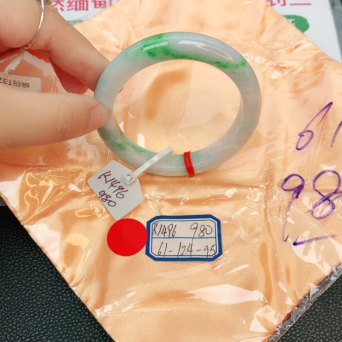 翡翠手镯未镶嵌缅甸翡翠