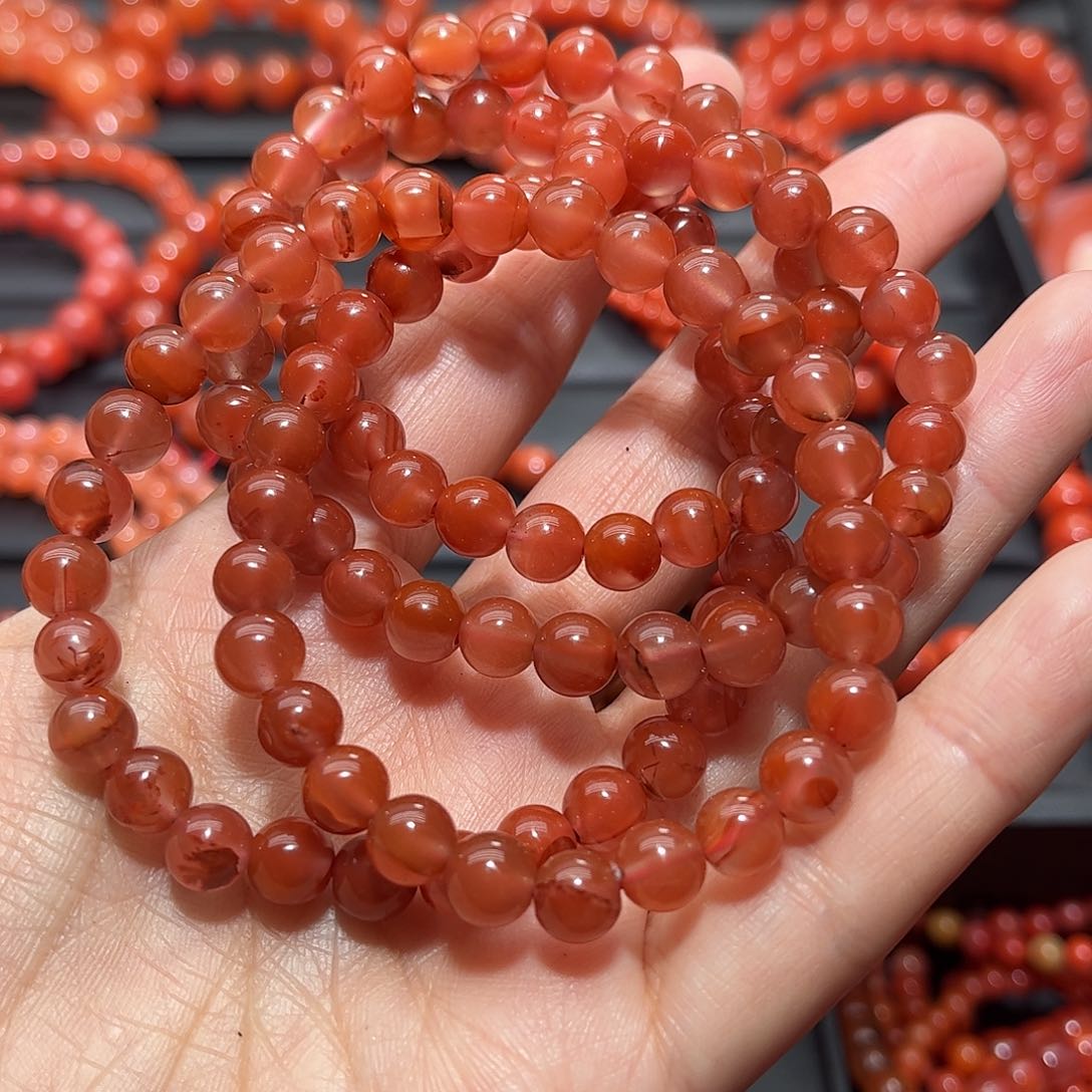 南红玛瑙手链未镶嵌一***?