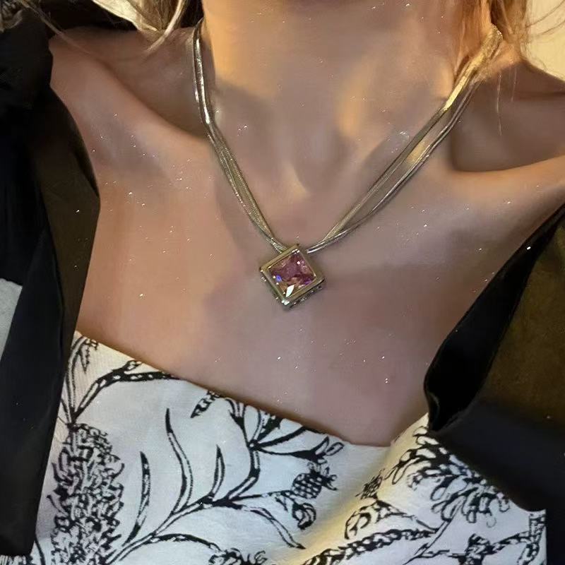 钛钢锆石项链 【555】514/21-27/110新款方形锆吊坠钛钢锁骨项链