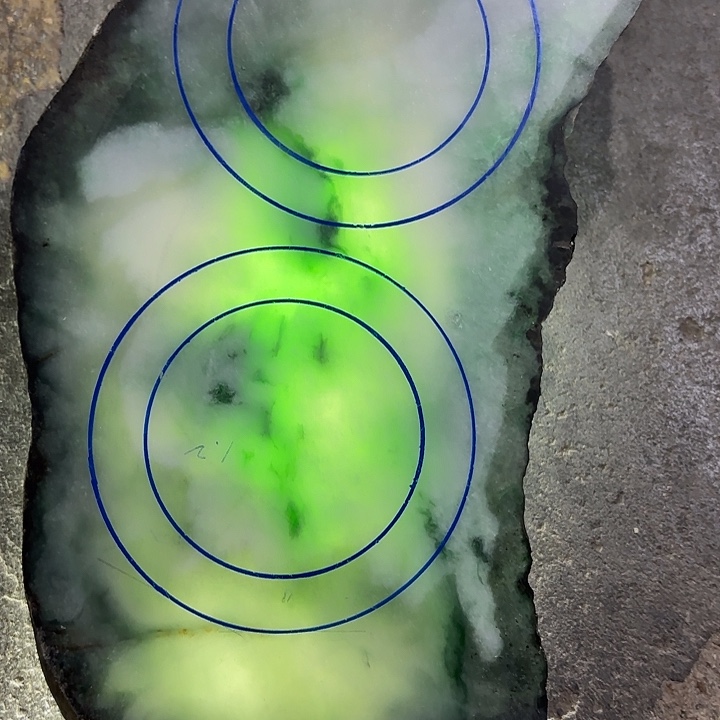 快***辉定制翡翠未镶嵌边料