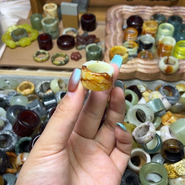 佛***场蛇纹石玉未镶嵌戒圈