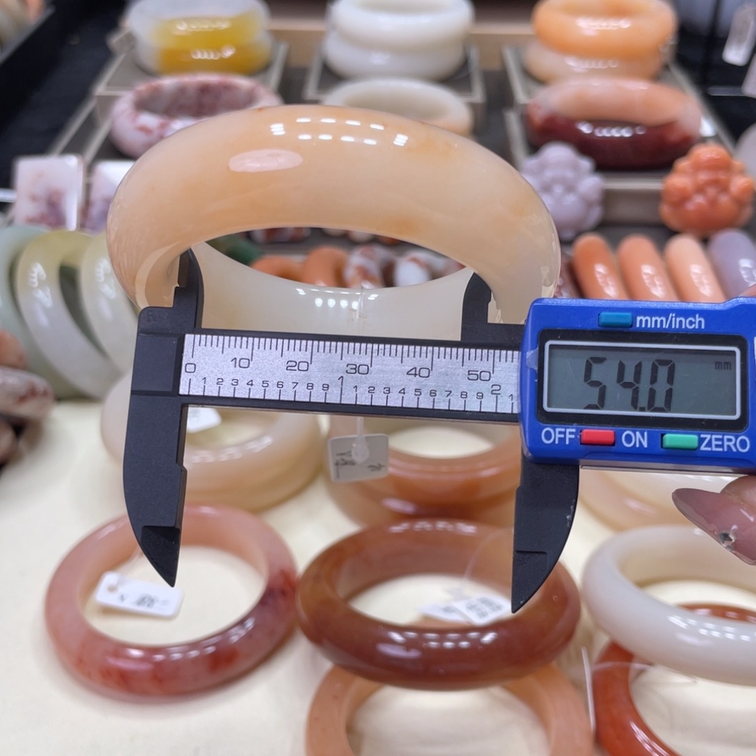 未镶嵌手镯石英岩玉