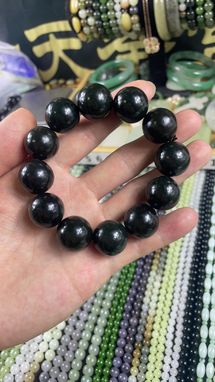 和田玉黑青卡18MM手串