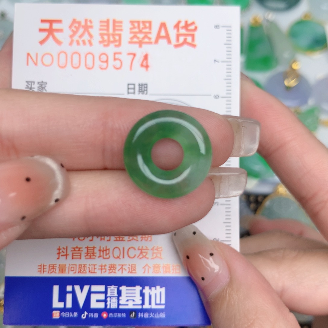 翡翠未镶嵌颈饰甜甜圈