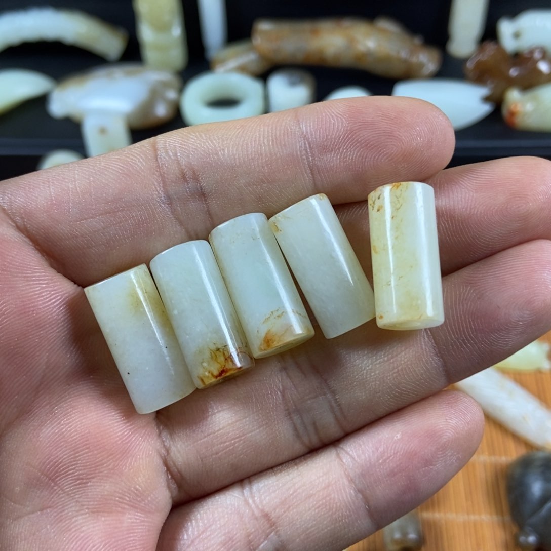 颈饰未镶嵌和田玉绿*