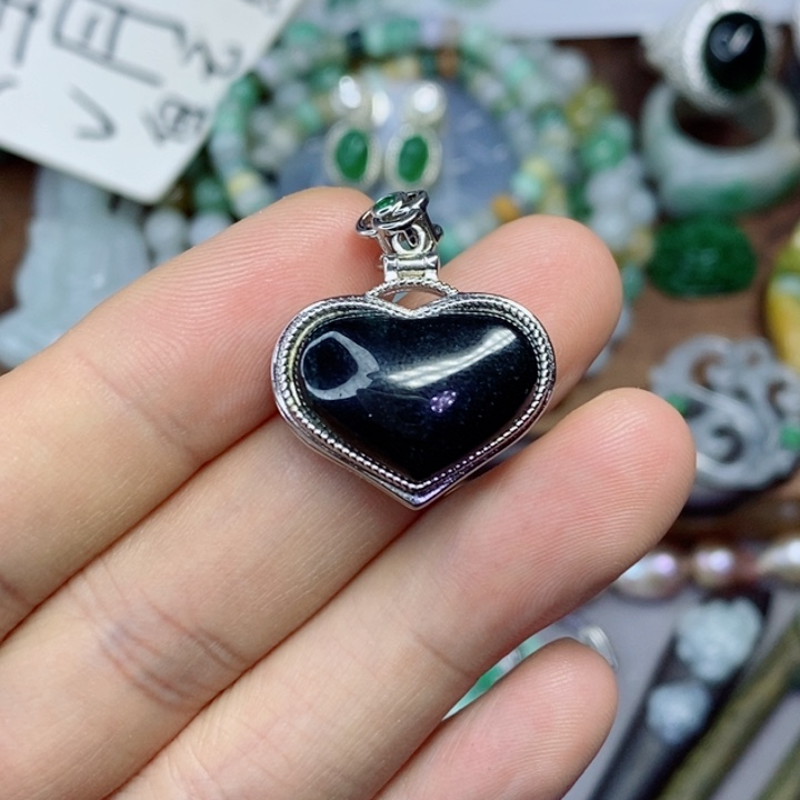 翡翠吊坠(不含链)足铂镶嵌