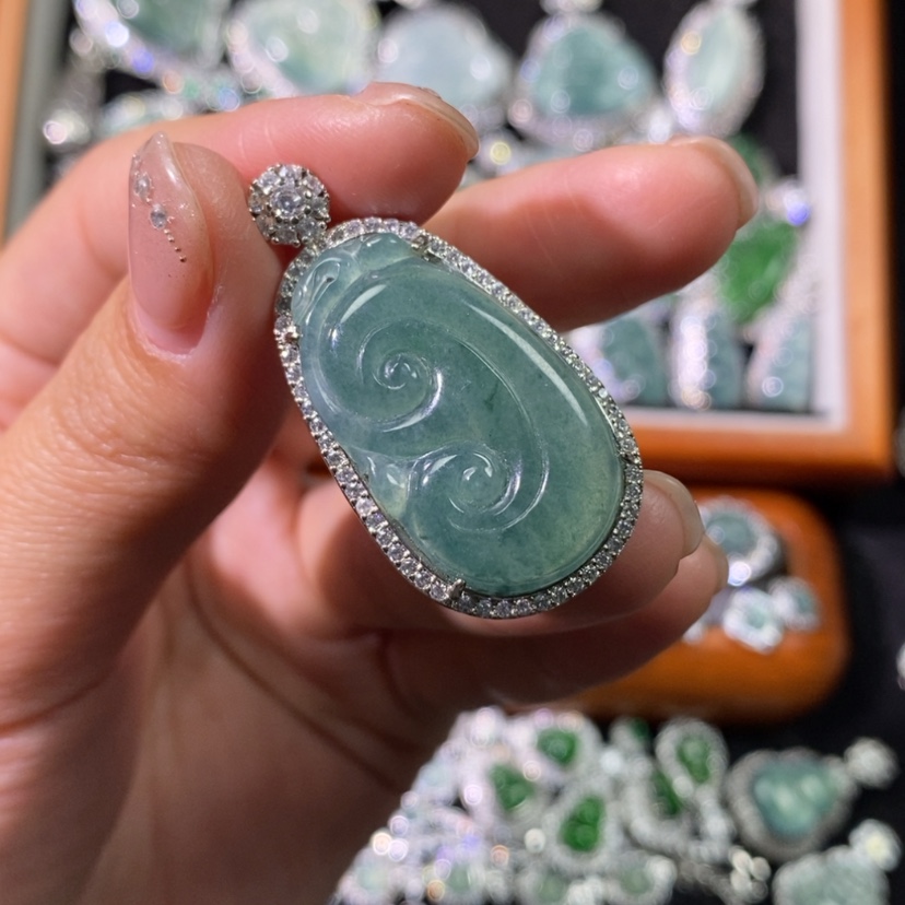 【闪购商品】翡翠颈饰未镶嵌天然