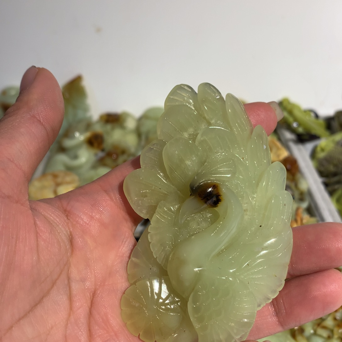 蛇纹石玉颈饰未镶嵌