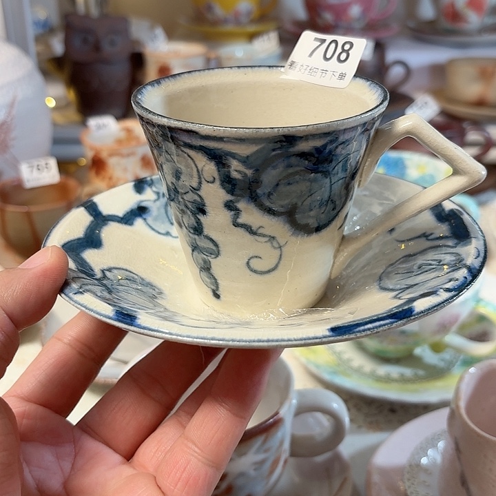瓷片中山有咖啡杯