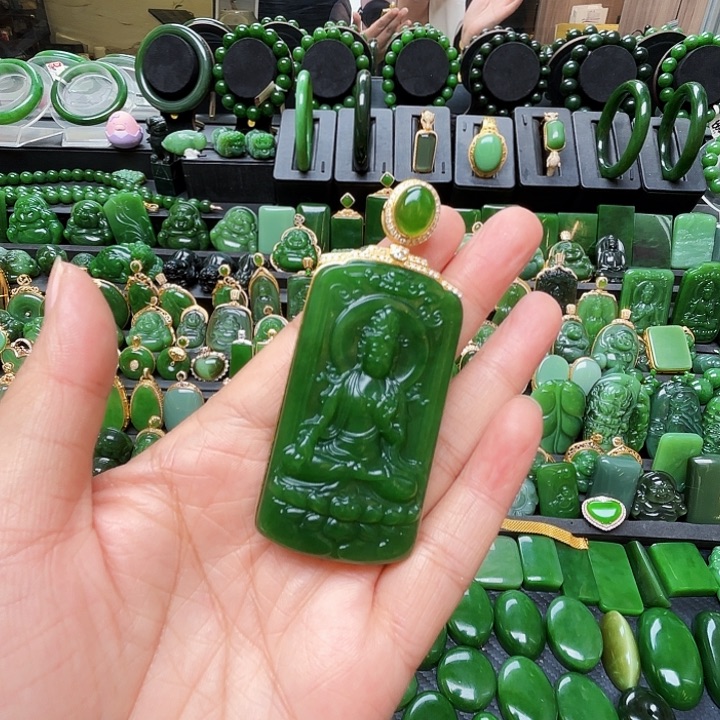 千***转和田玉（碧玉）18K金镶嵌颈饰
