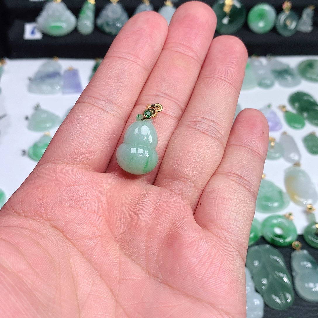 翡翠颈饰未镶嵌翡翠