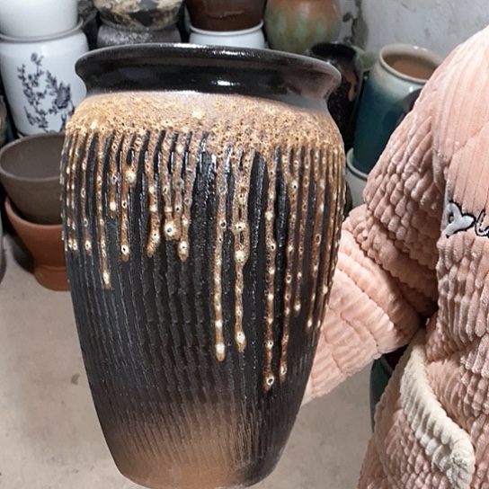 紫砂花盆口20高30，黑流釉气泡款