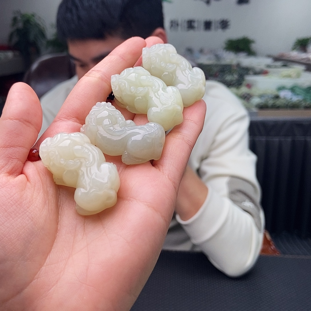 和田玉未镶嵌颈饰颜色多样性发拍一发一