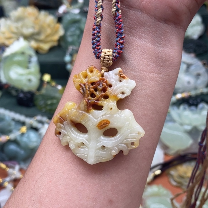 蛇纹石玉未镶嵌吊坠