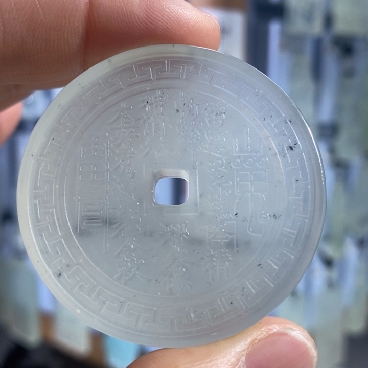 岫玉未镶嵌颈饰吊坠