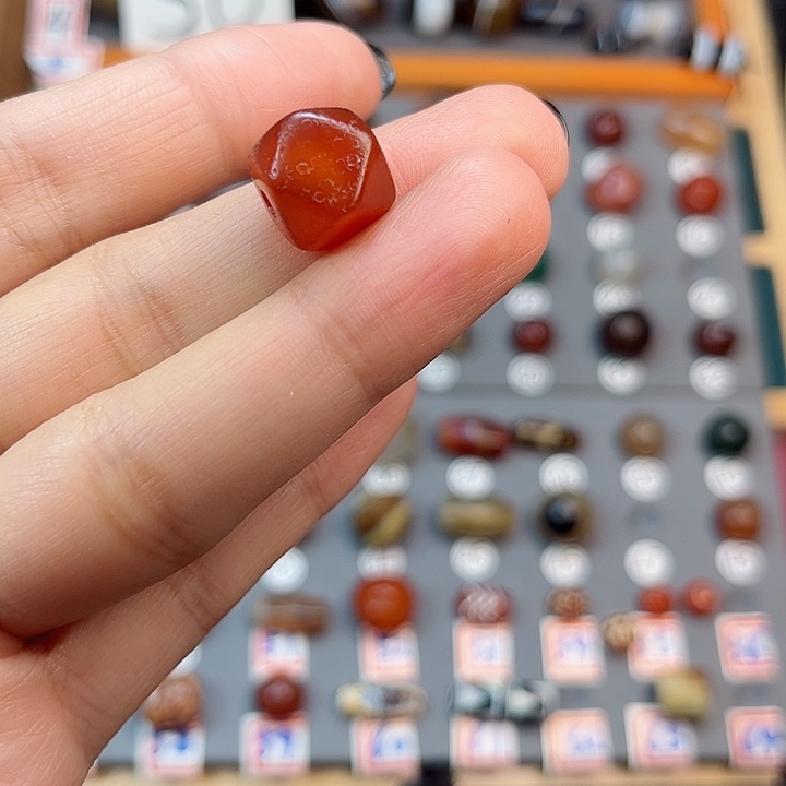 玛瑙/玉髓珠宝半成品未镶嵌远***雾