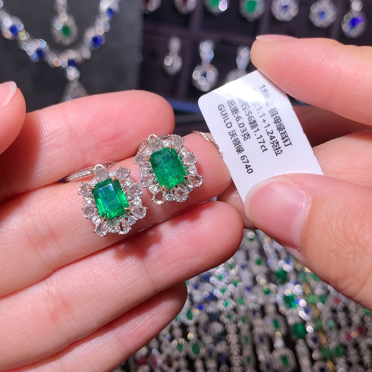 【闪购商品】祖母绿耳钉18K金镶嵌