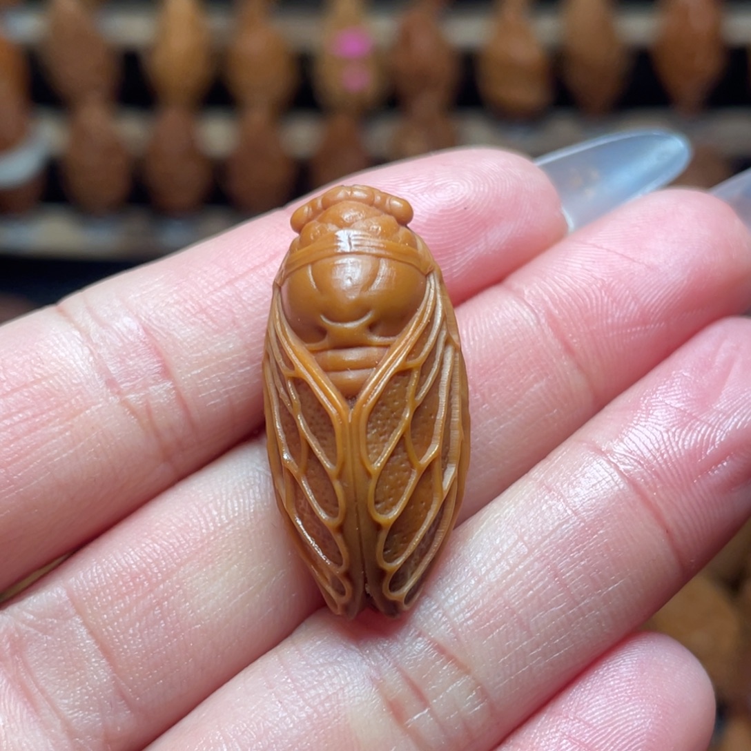 把件橄榄核一鸣惊人