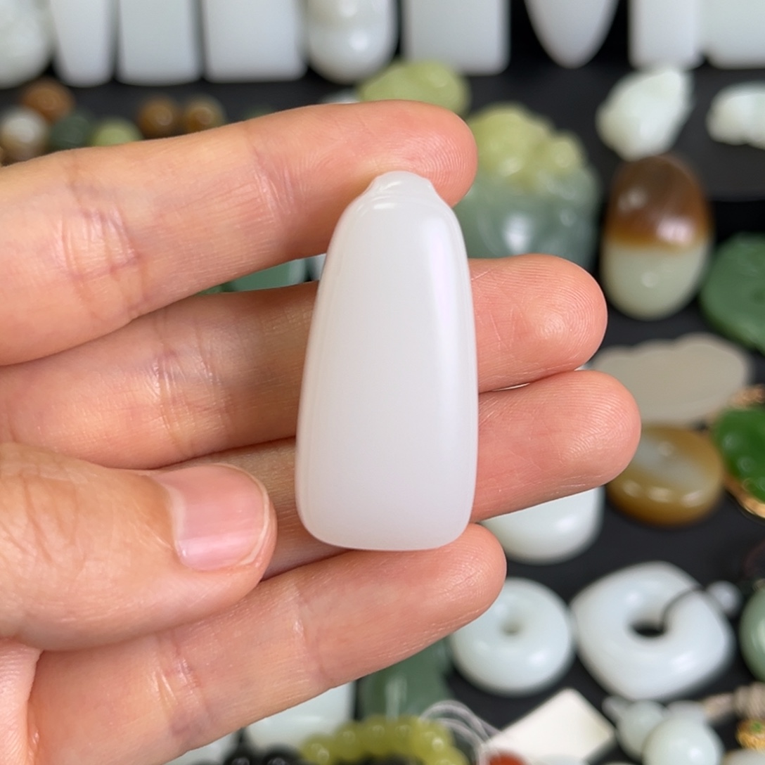 和田玉未镶嵌吊坠(赠链)