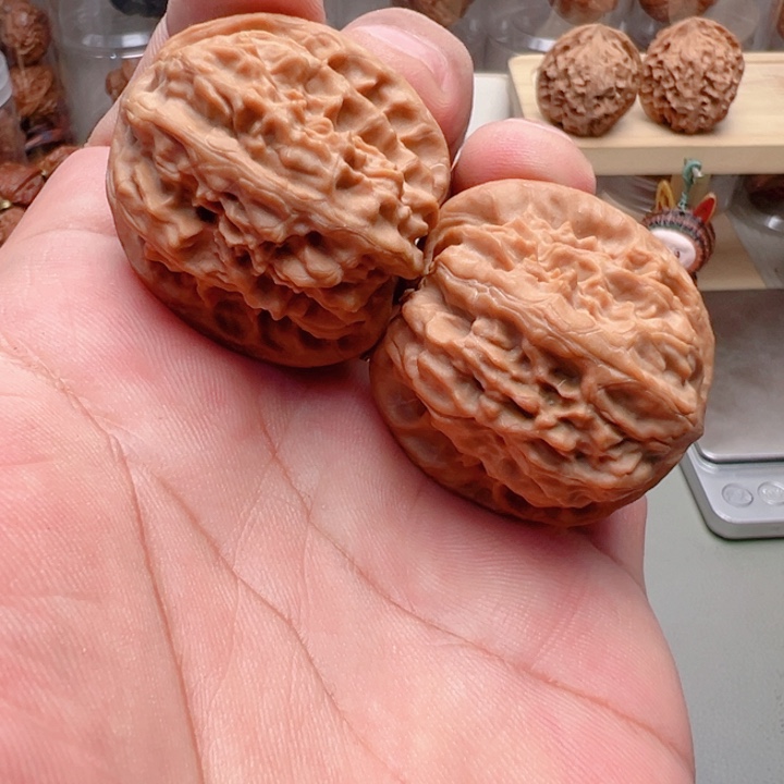 二***饼文玩核桃吊坠37尺野狼