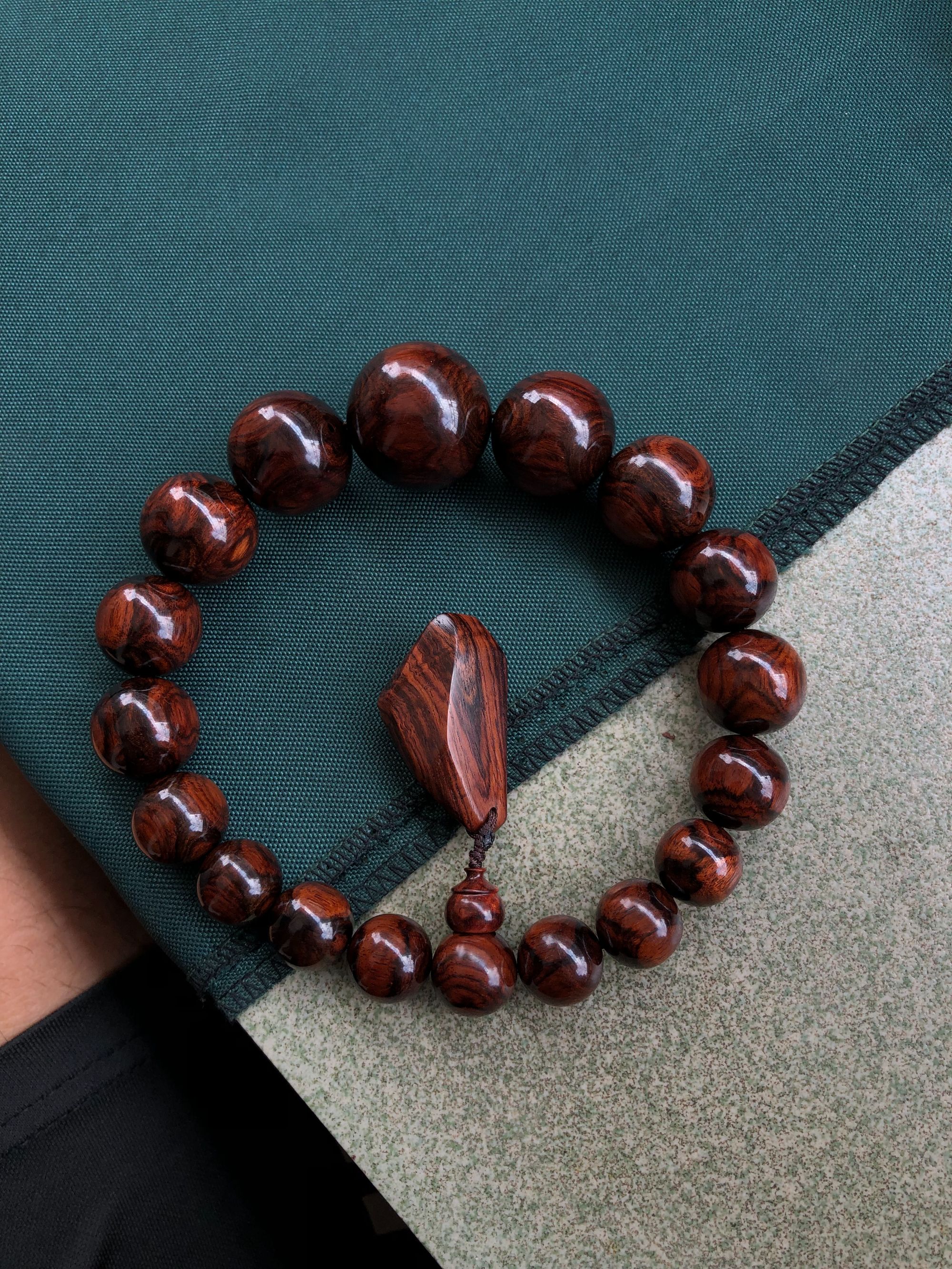 海南黄花梨鬼脸对眼紫红油梨大小达摩珠 