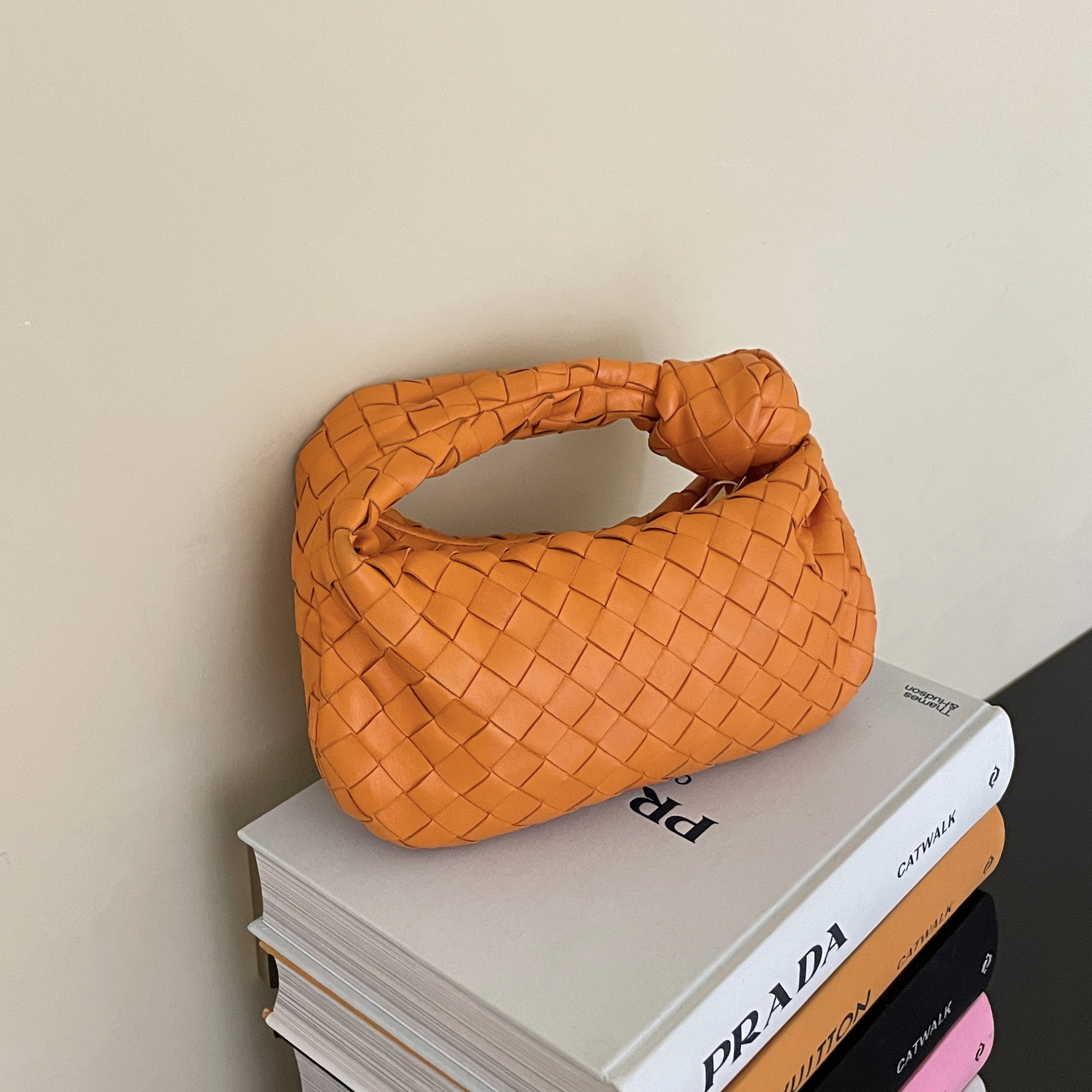 95新 BOTTEGA VENETA/葆蝶家 Jodie橘色编织饺子包手提包 6387