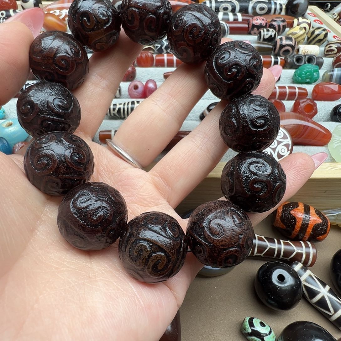 雨***虹玛瑙/玉髓未镶嵌珠宝半成品