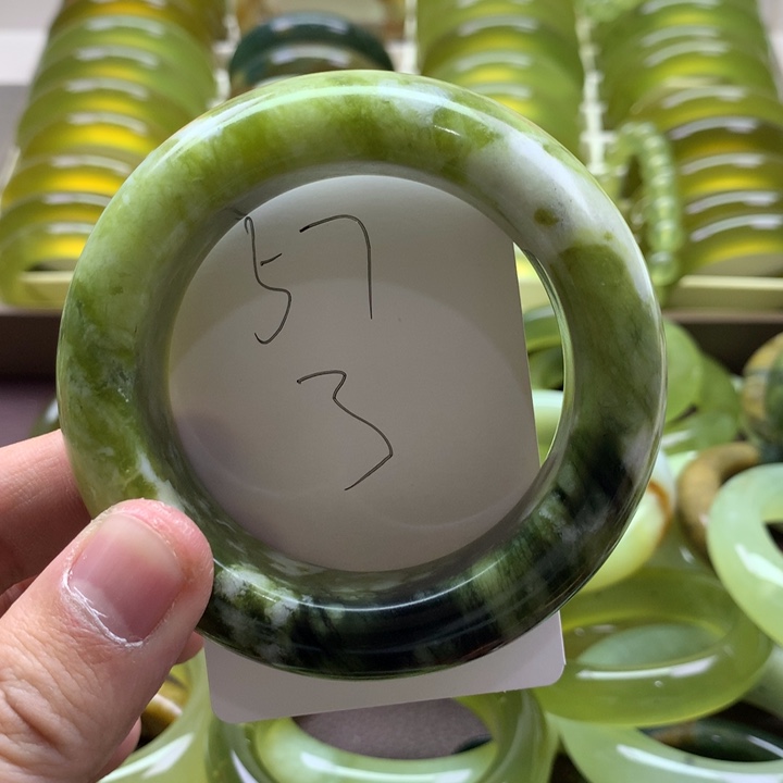 茉***井蛇纹石玉未镶嵌手镯