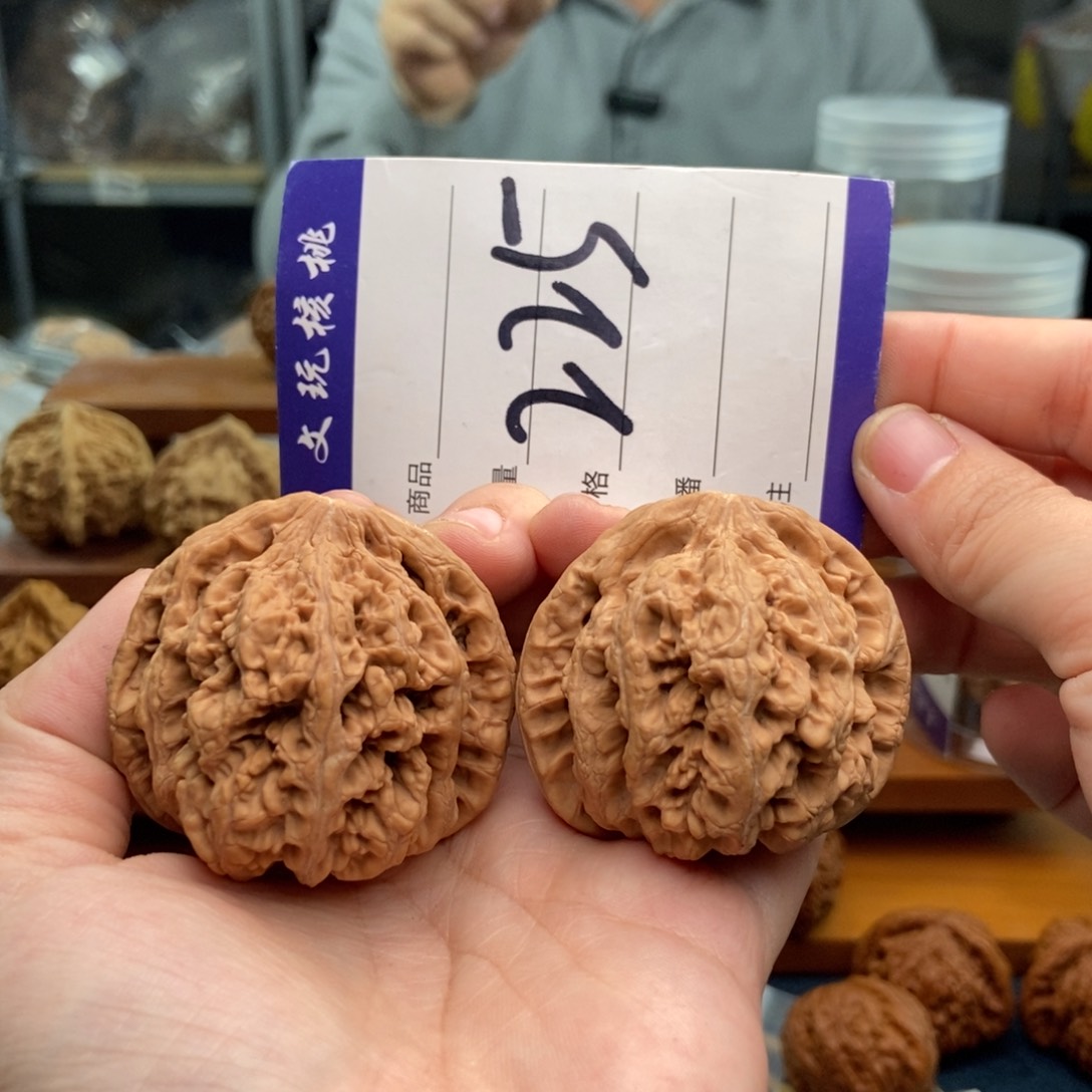 文玩核桃吊坠46粗筋