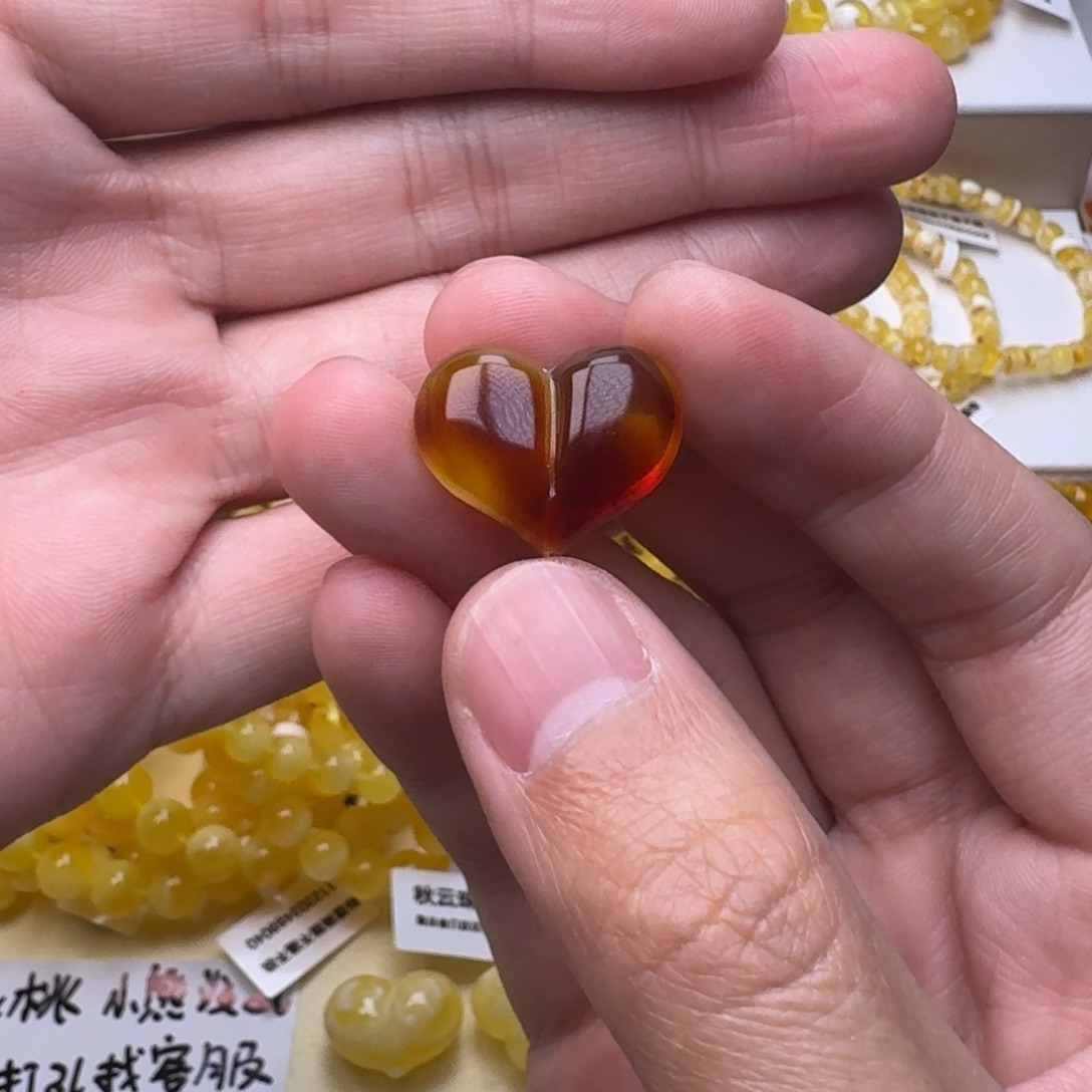 琥珀未镶嵌裸石3号