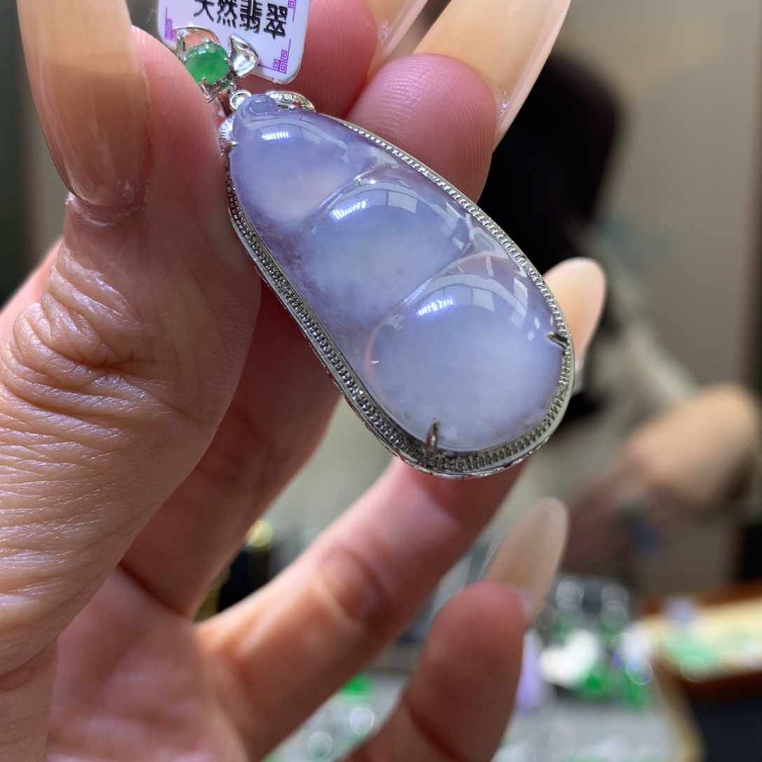 颈饰18K金镶嵌翡翠