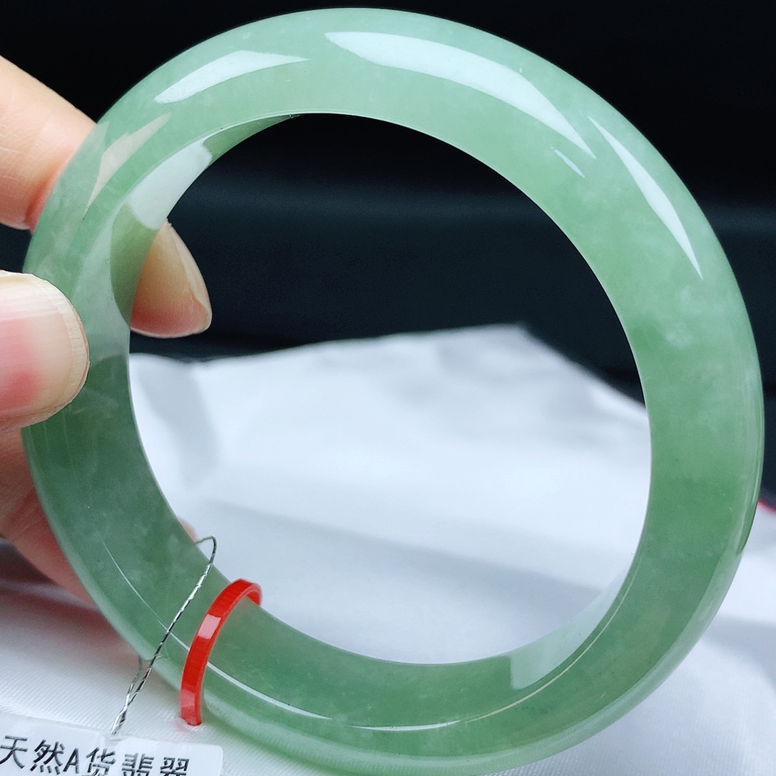 翡翠手镯未镶嵌56圈