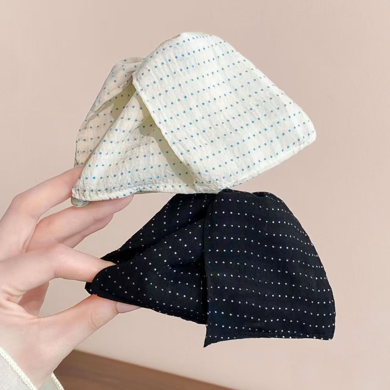 法式布艺波点三角抓夹女饱满后脑勺半扎发鲨鱼夹发夹时尚