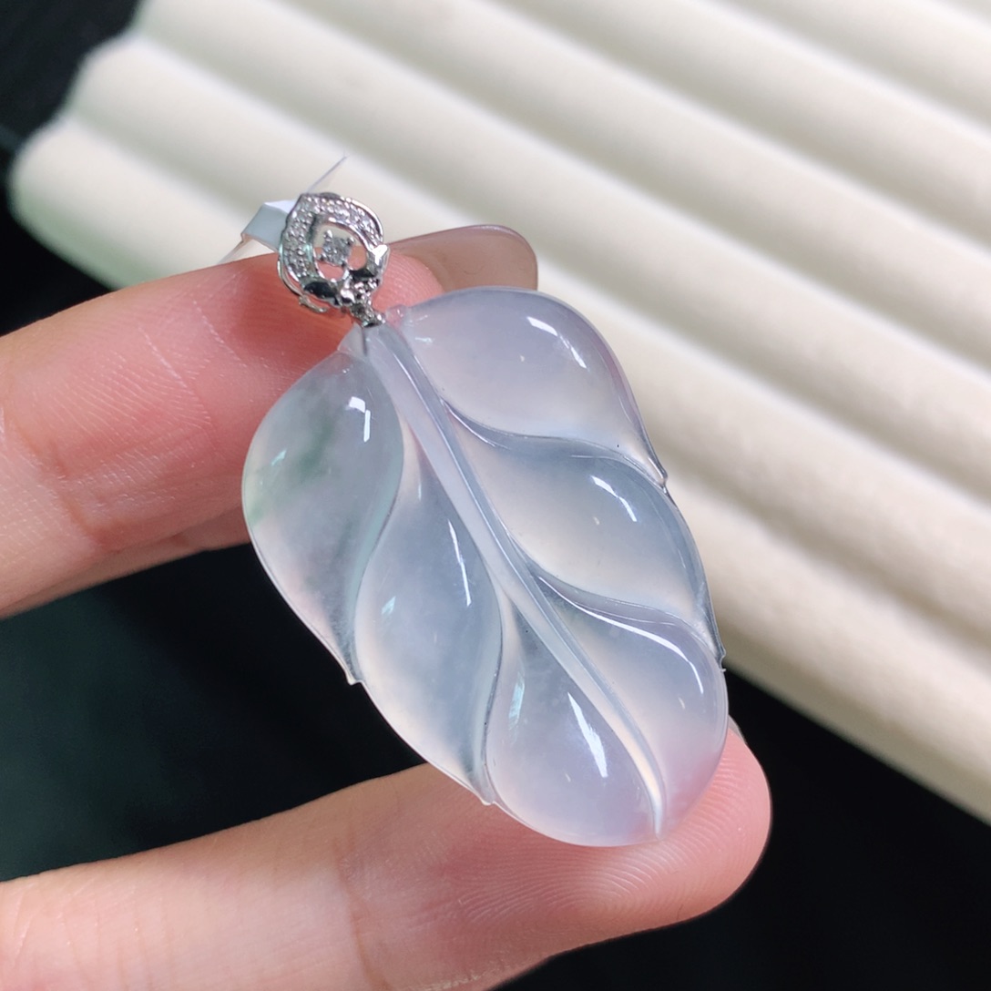 翡翠颈饰18K金镶嵌叶子
