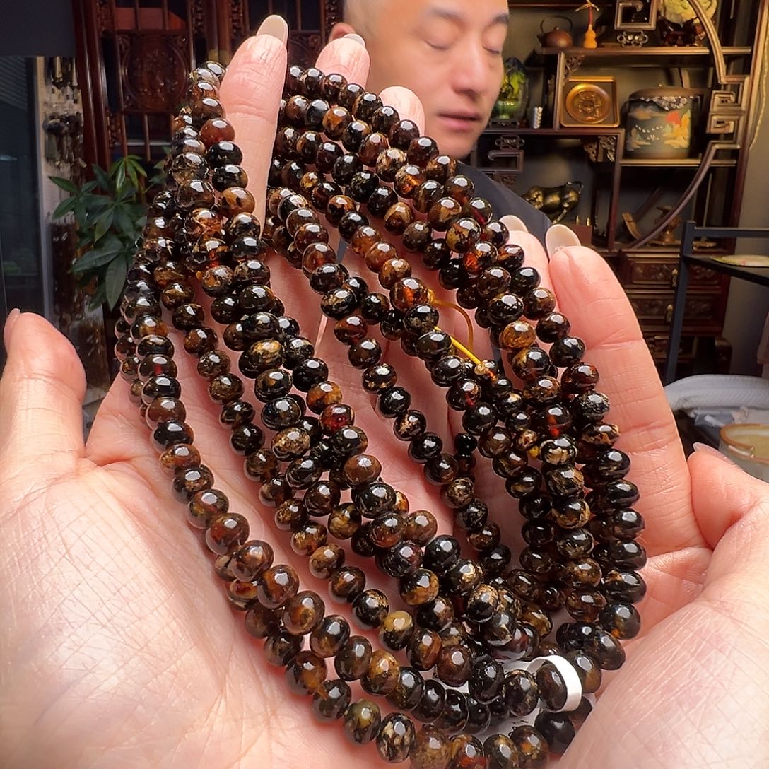 琥珀未镶嵌裸石抚顺琥珀20368七多样性发其一