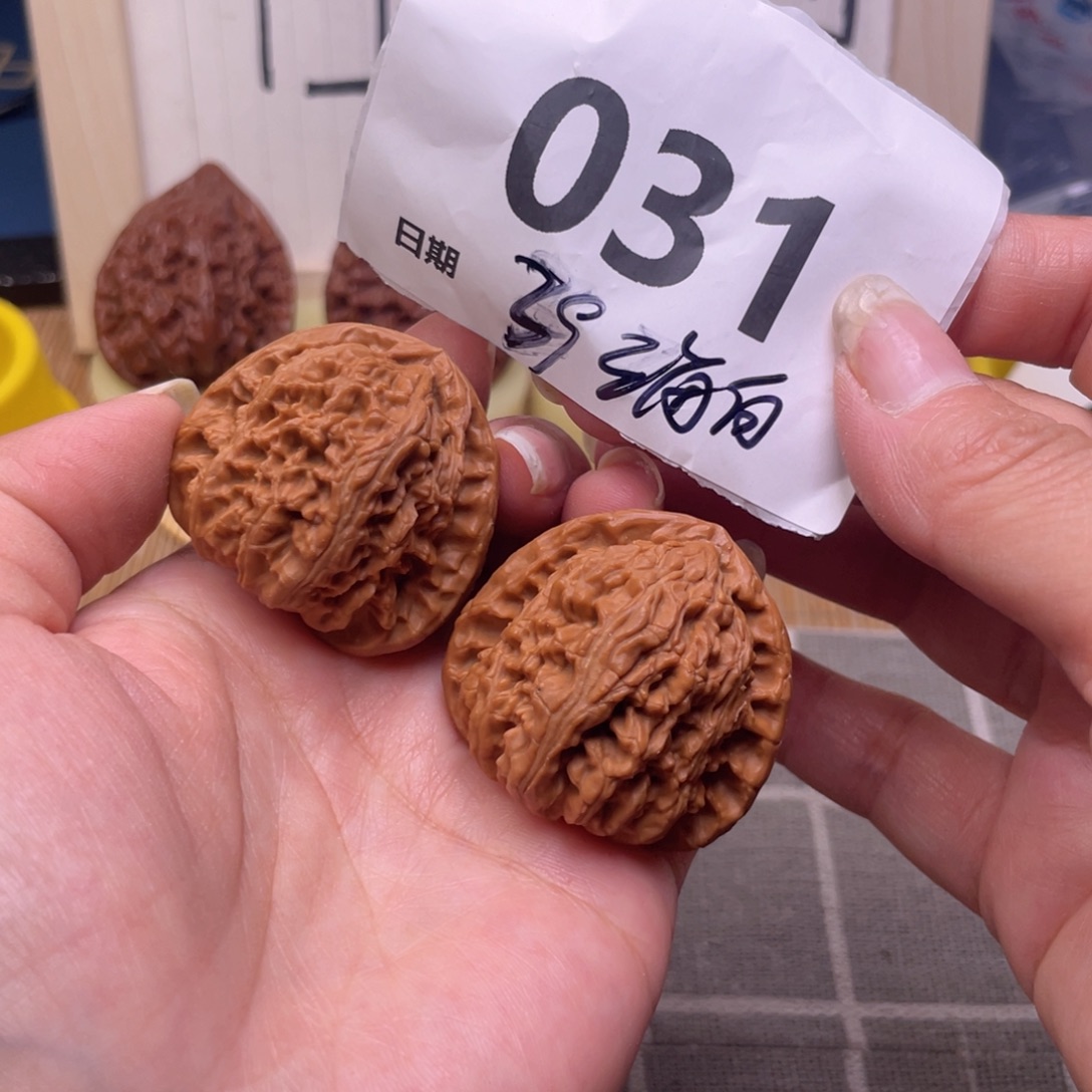文玩核桃把件31号39三角白