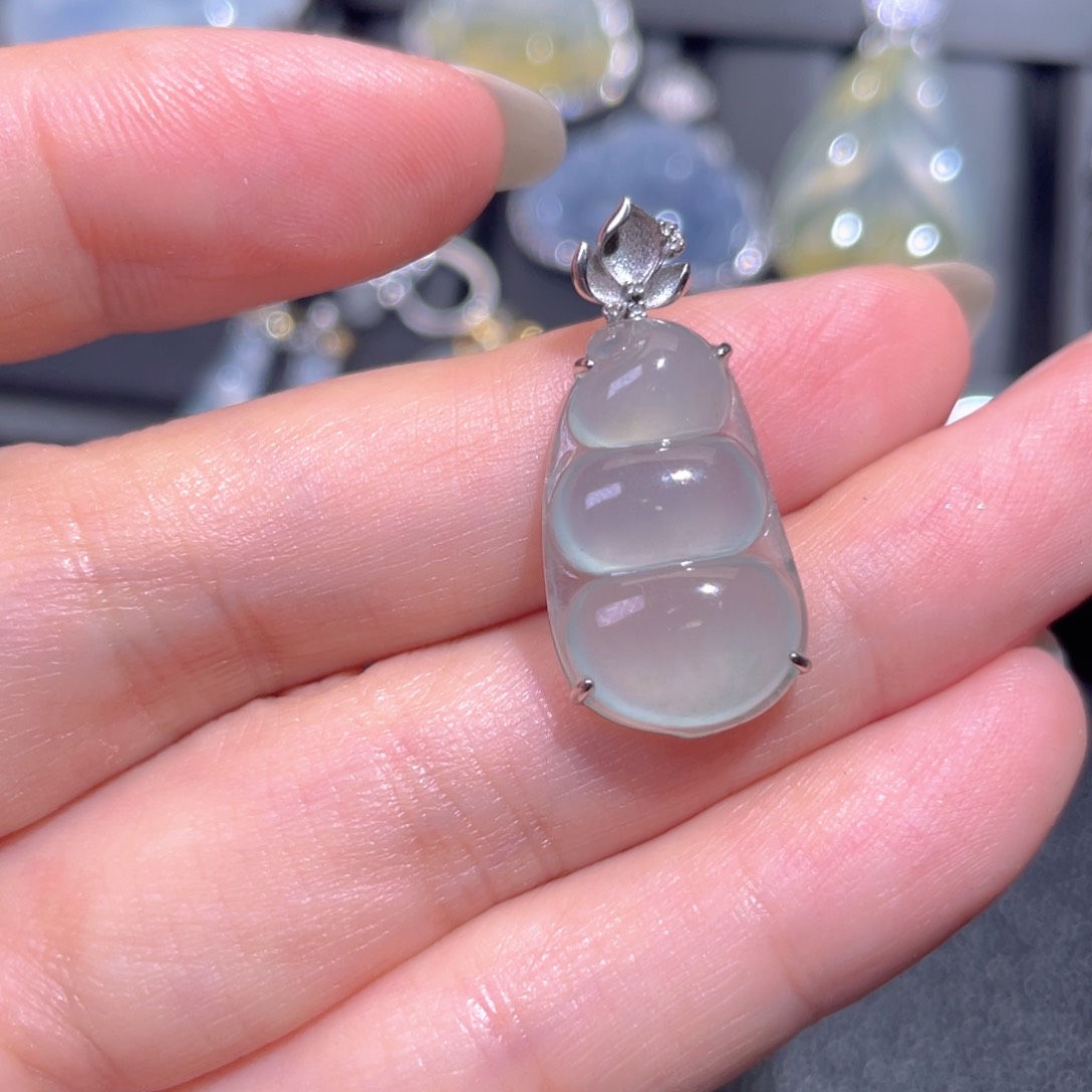 颈饰18K金镶嵌翡翠翡翠