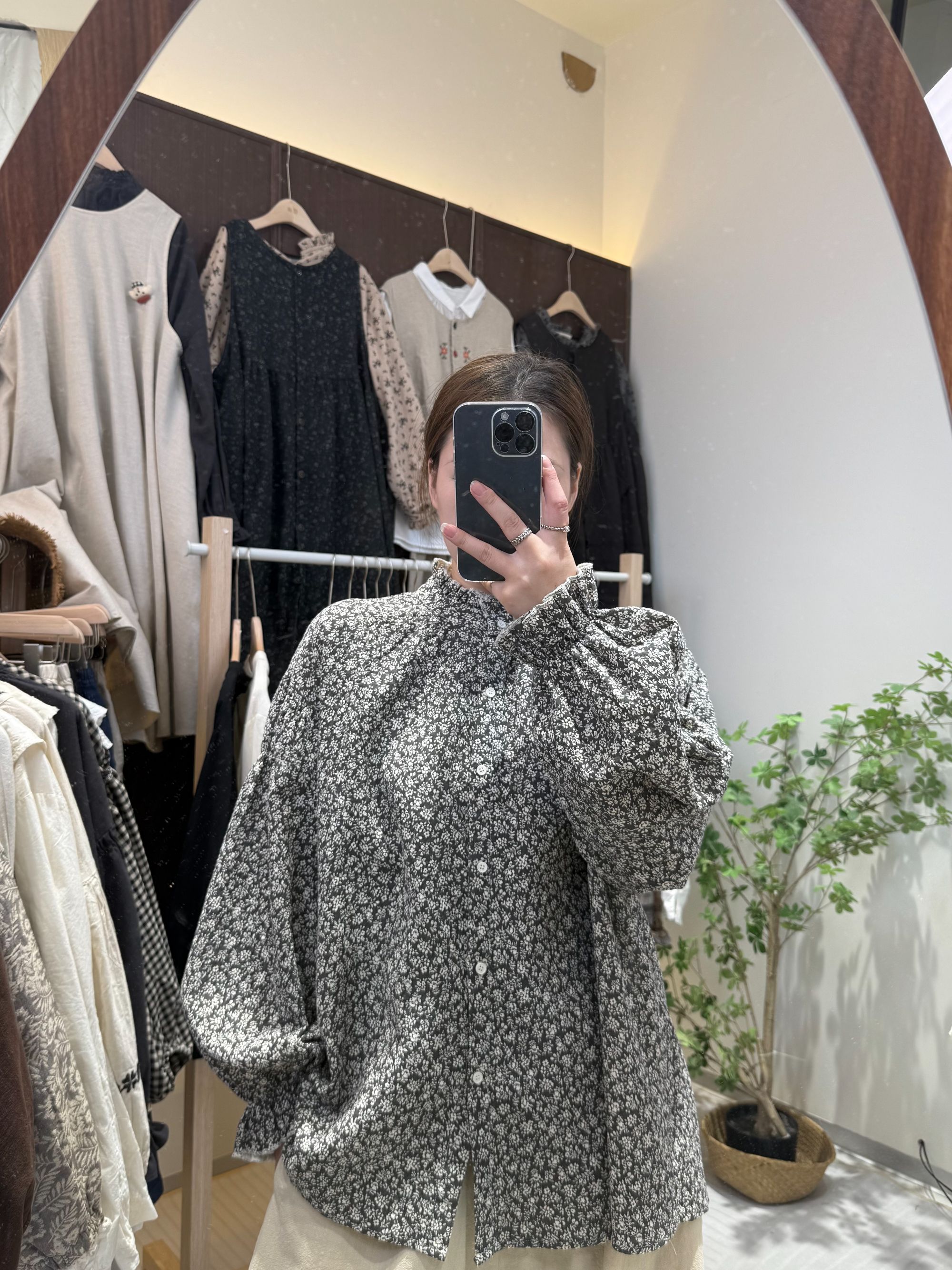 （简麻）秋季女衬衫慵懒风单排多扣透气碎花中长款立领打底秋季J104