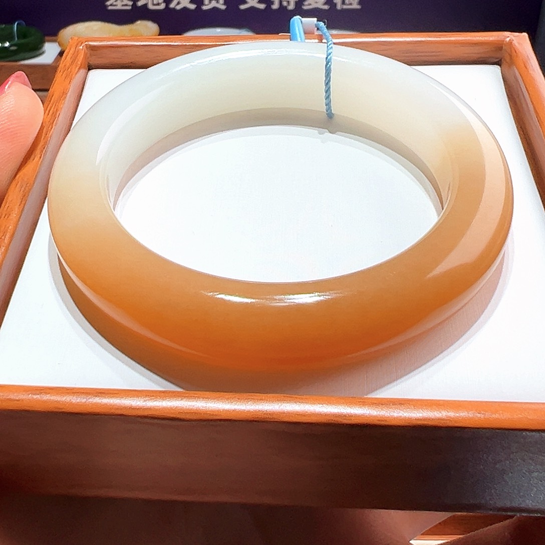 和田玉未镶嵌手镯56 57
