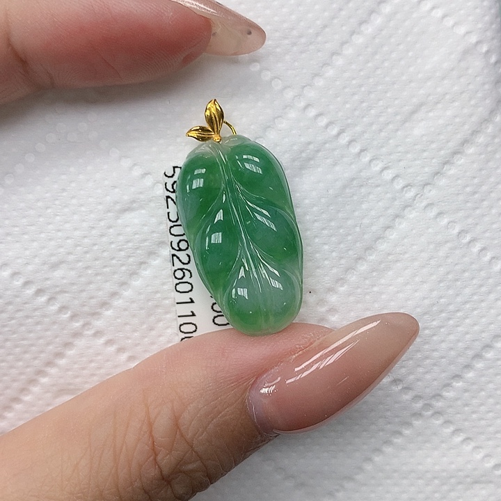 颈饰18K金镶嵌翡翠