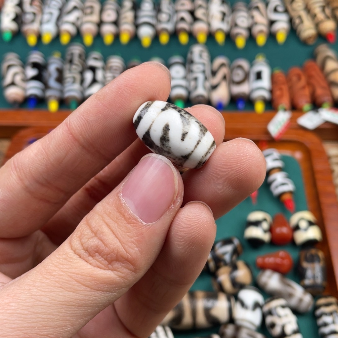 玛瑙/玉髓裸珠如意钩