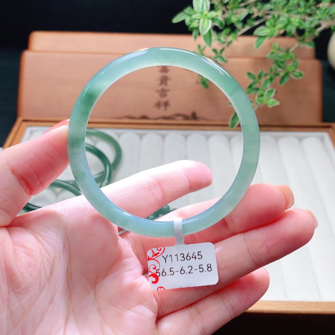 未镶嵌手镯（圆镯）翡翠