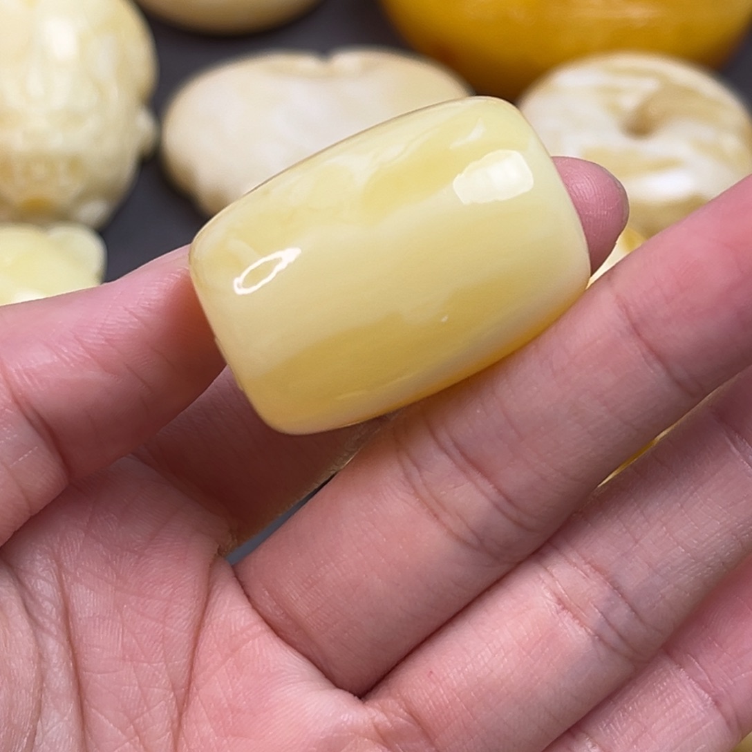 琥珀裸石未镶嵌桶珠