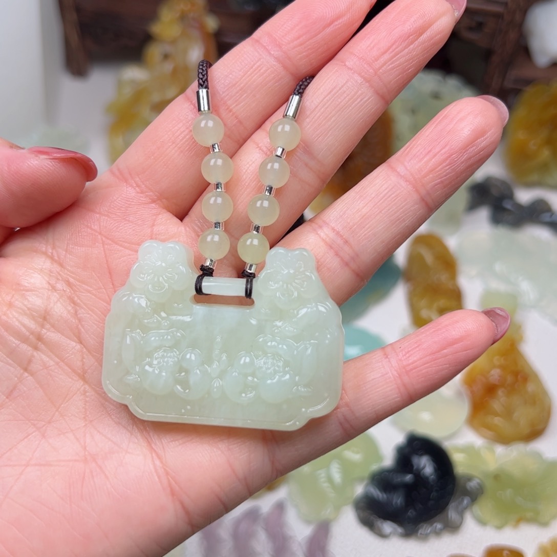 蛇纹石玉颈饰未镶嵌