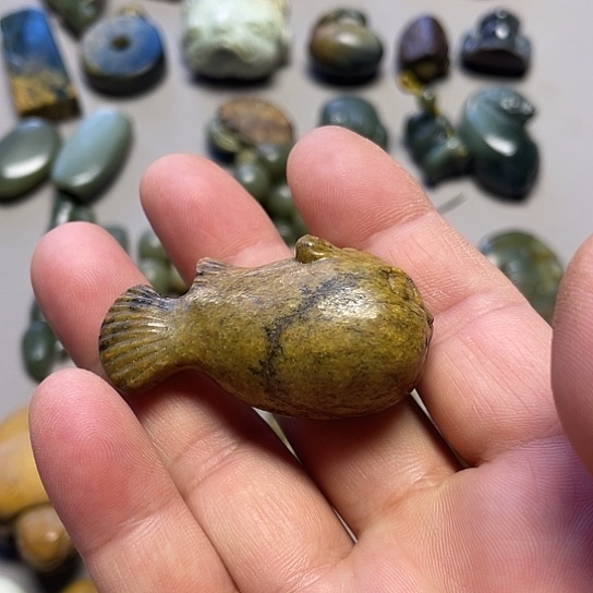 迦***店岫岩河磨玉（透闪石质玉）未镶嵌挂件