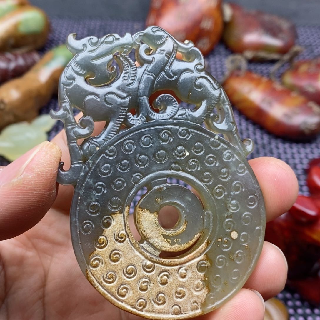蛇纹石玉颈饰未镶嵌