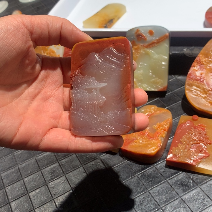 石英质玉（黄龙玉）未镶嵌颈饰